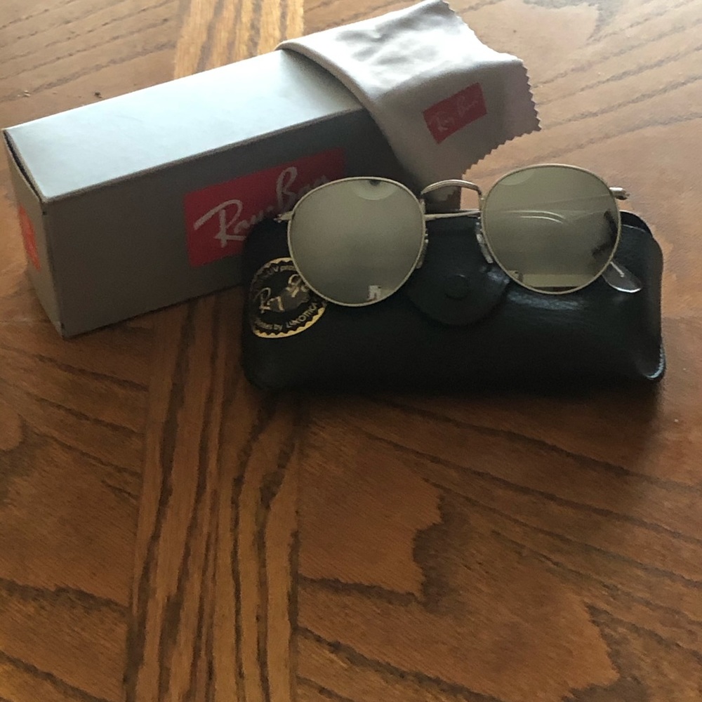 Ray-Ban sunglasses - Picture 3 of 3